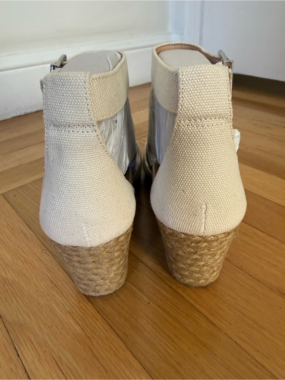 Vionic Amy Ankle Strap Closed Toe Wedge Sandal, Cream Canvas, size 8, NWOT - Picture 3 of 8